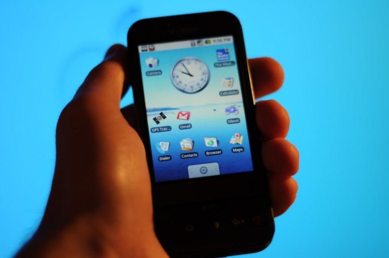 Touchscreen cellphone