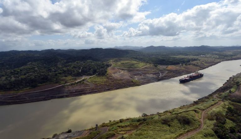 PANAMA-CANAL-LOCKS