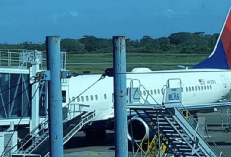 plane-flight-el-salvador