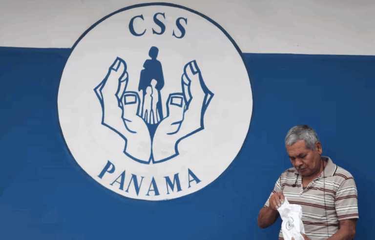 Officials discussing Panama pension reform and fiscal risk reduction in 2025