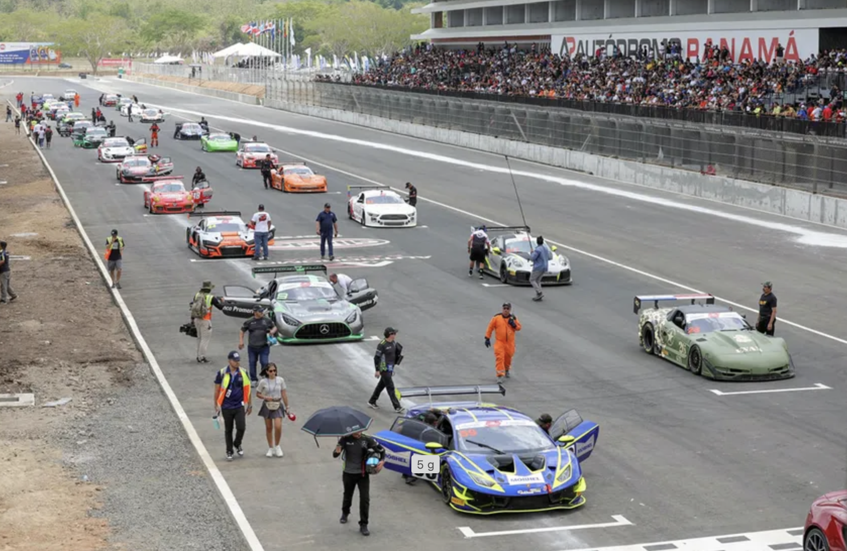 Spectators at Autódromo Panama enjoying motorsport tourism event