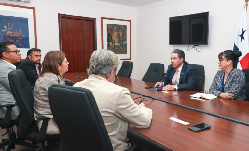 MICI and CAF leaders announcing Panama free zone development alliance