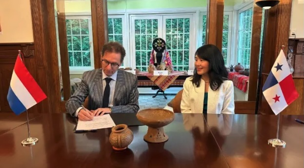 Panama archaeological discovery at El Caño reveals gold artifacts in ancient tomb