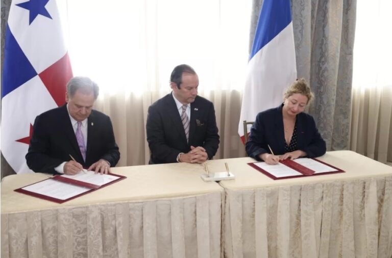 Signing ceremony of the Panama-David interoceanic train project between Panama and France