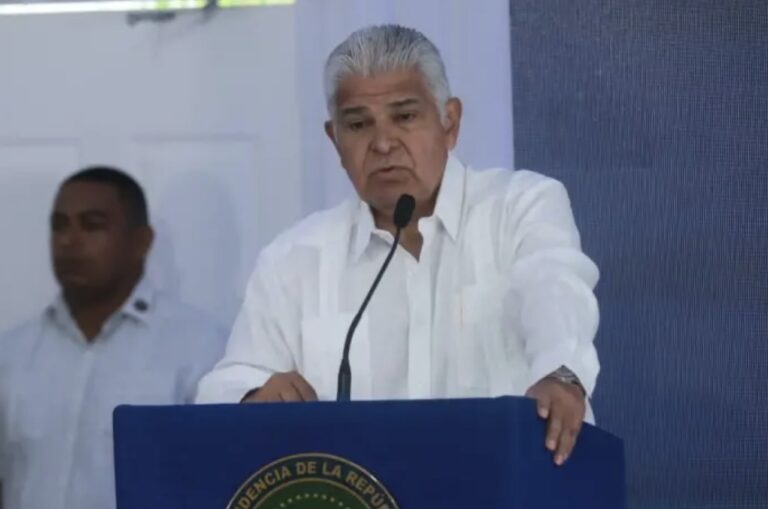 Panama skyline representing financial stability after Moody’s decision to maintain the country’s credit rating