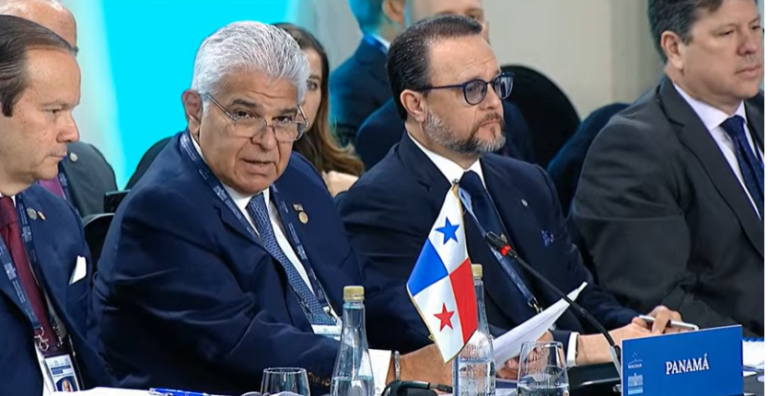 Leaders from the Panama agricultural sector discussing Panama Mercosur negotiations and national production safeguards.