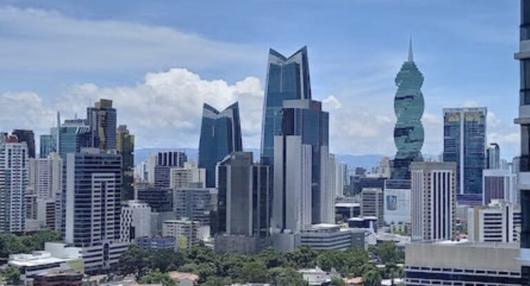 Graph or chart showing the reduction in Panama's Fiscal Deficit Target from the previous year, highlighting the impact of Panama Spending Cuts.