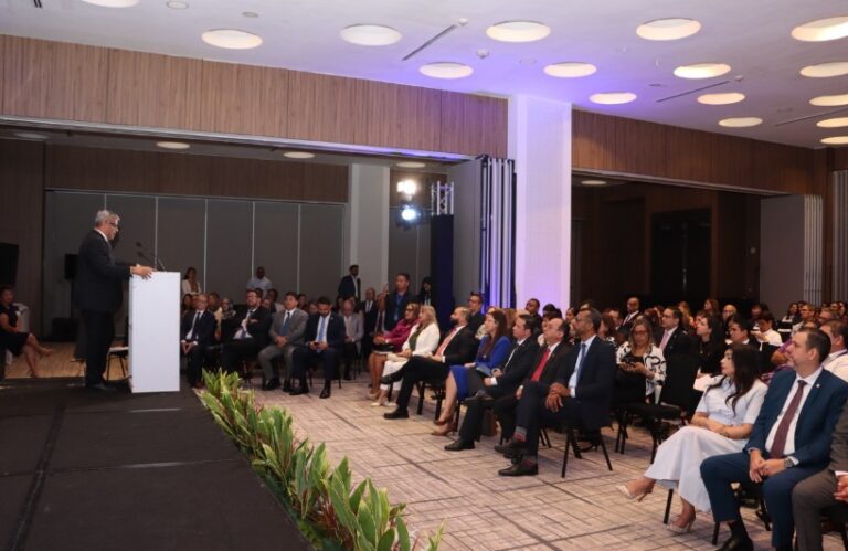 Ceremony for Results-Based Budgeting Panama specialists graduation, highlighting government spending optimization.