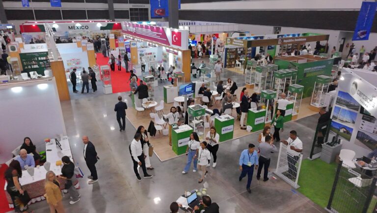 Modern skyline highlighting Panama tourism goals and the bustling meeting and events industry.