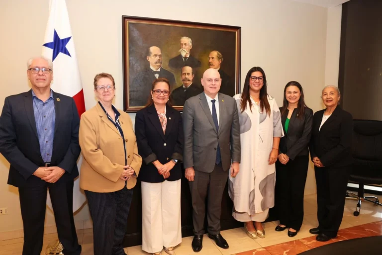 Panama regional integration summit featuring SICA leaders discussing an economic strategic alliance.