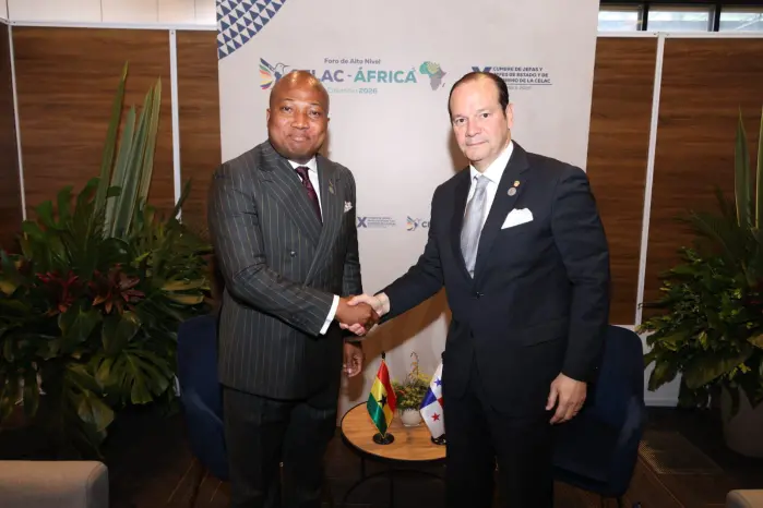 Diplomats at the Panama South Global Alliance forum discussing the CELAC-Africa High-Level Forum.