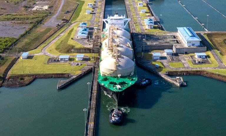 Panama Canal transit increase showing a Neo-Panamax vessel crossing the Cocoli locks during high-traffic hours.
