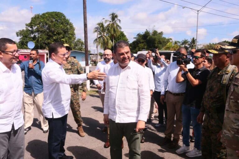 Authorities from Panama and Costa Rica meeting to discuss the new border security alliance.