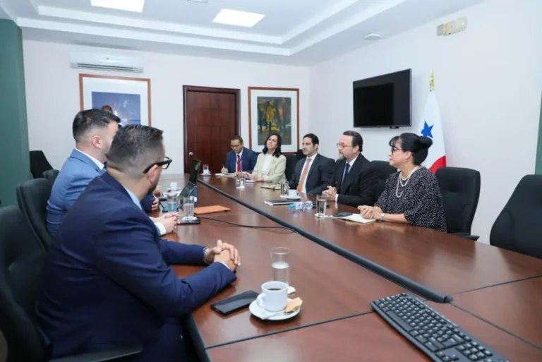 Executive corporate meeting highlighting new Austrian investment Panama initiatives and business opportunities.