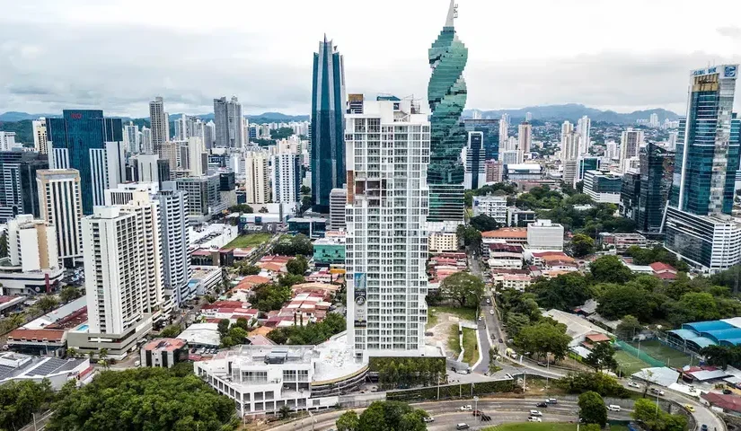 Modern architectural view of the corporate offices requiring professional CAF Panama facility management solutions.