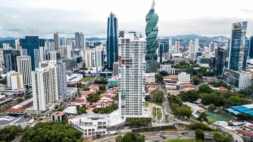 Modern architectural view of the corporate offices requiring professional CAF Panama facility management solutions.