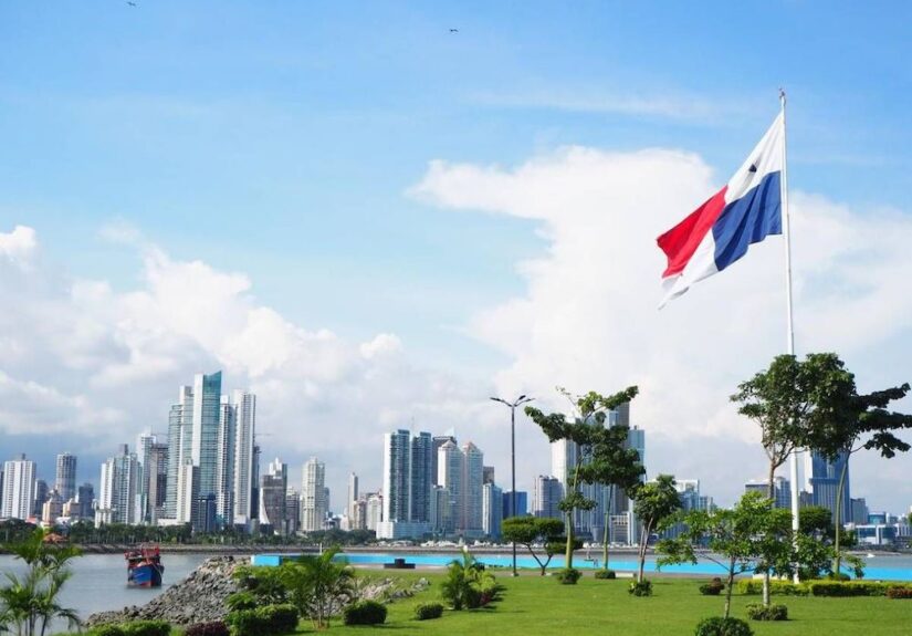 International financial advisors presenting the benefits of the official Panama investment migration programs during a conference in Paris.