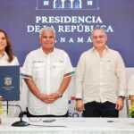 Signatories celebrating the agreement for Panama logistics talent training between INADEH ITSE and the Presidency.