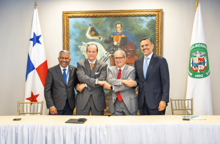 Panamanian officials and CABEI representatives signing the regional vaccine production feasibility agreement in Panama City.