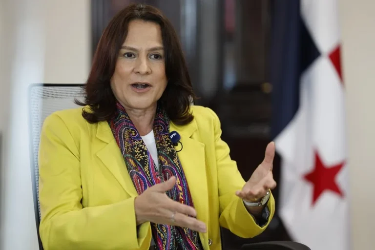Ilya Espino in her official capacity representing her historic Ilya Espino Panama Canal leadership appointment.